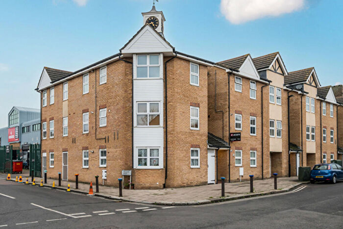 2 Bedroom Apartment For Sale In Wastdale Road, London, SE23