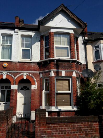 1 Bedroom Flat To Rent In Kingsley Road, London, SW19