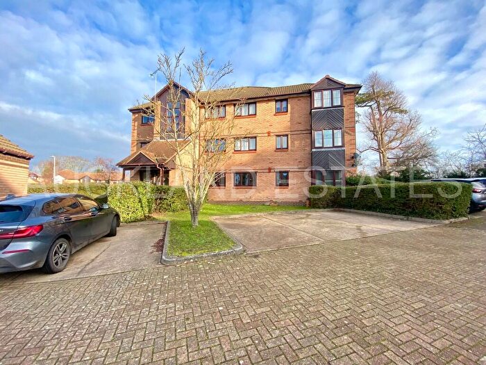 1 Bedroom Apartment To Rent In Bornedene, Potters Bar, EN6