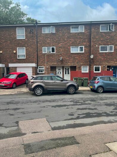 3 Bedroom Town House To Rent In Llanover Road, London, SE18