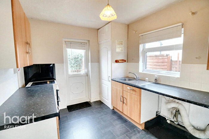2 Bedroom Semi-Detached Bungalow For Sale In Grove Hill, Leigh-On-Sea, SS9