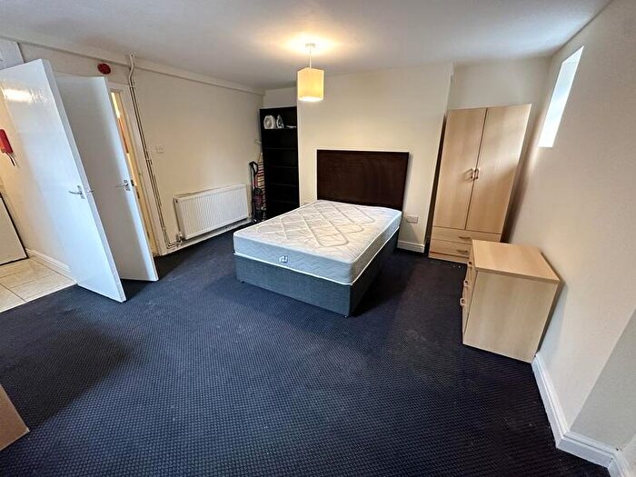 Studio To Rent In Regent Park Avenue, Hyde Park, Leeds, LS6