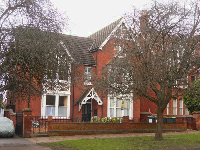 1 Bedroom Flat To Rent In De Parys Avenue, Bedford, MK40