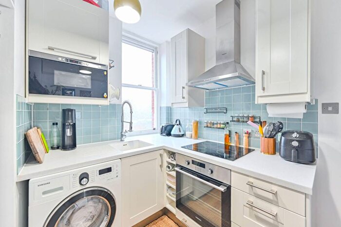 1 Bedroom Flat For Sale In Belgrave House, Clapham Road, Oval, London, SW9