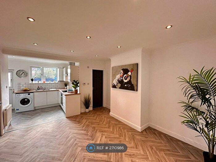 3 Bedroom Terraced House To Rent In Portobello Road, Wakefield, WF2