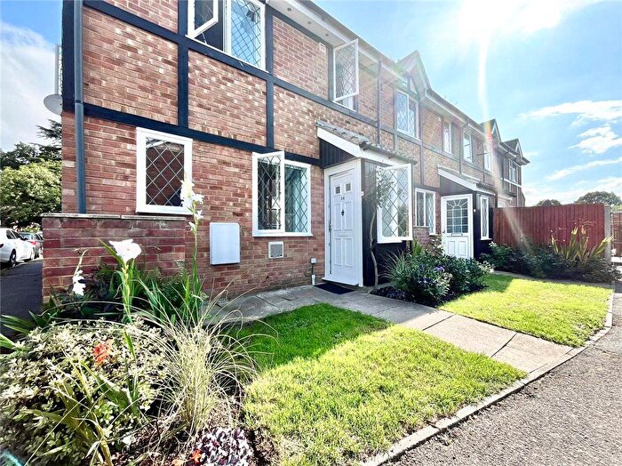 1 Bedroom End Of Terrace House To Rent In Hawthorn Close, Cranford, TW5