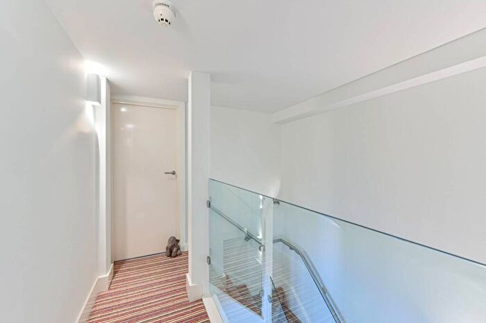 2 Bedroom Flat To Rent In Cadogan Road, Woolwich Riverside, London, SE18