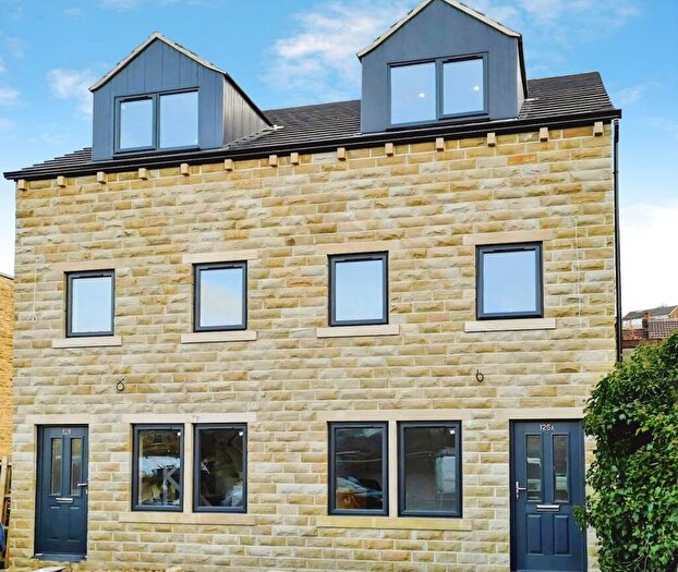 4 Bedroom Semi-Detached House To Rent In Ravensknowle Road, Huddersfield, West Yorkshire, HD5
