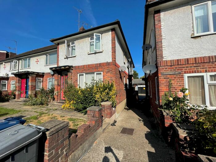 2 Bedroom Maisonette To Rent In Squires Court Abingdon Road, Finchley, N3