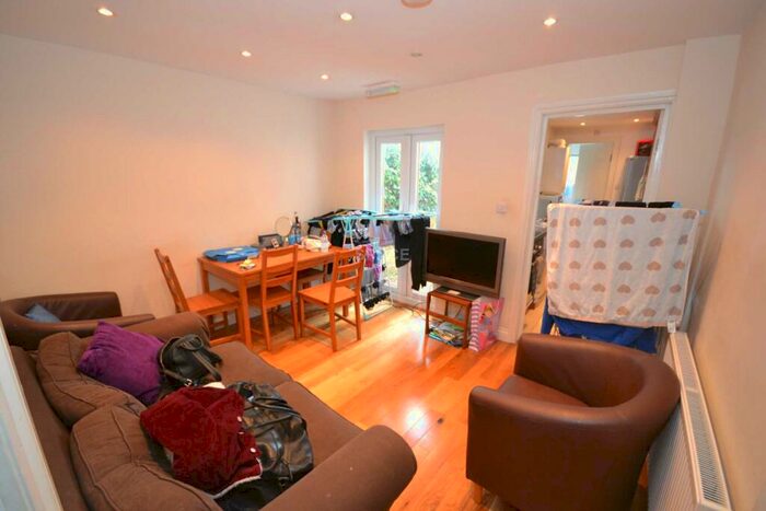 4 Bedroom Terraced House To Rent In Foxhill Road, Reading, Berkshire, RG1