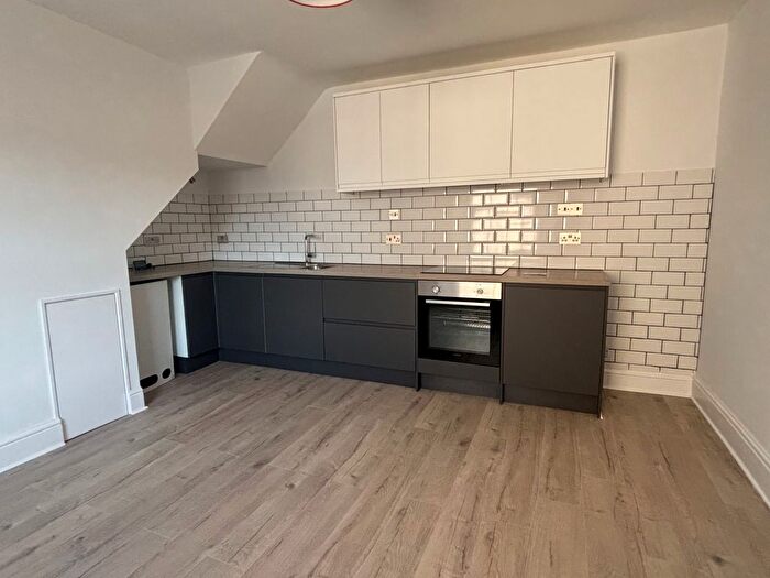 1 Bedroom Flat To Rent In Queen Street, Newton Abbot, TQ12