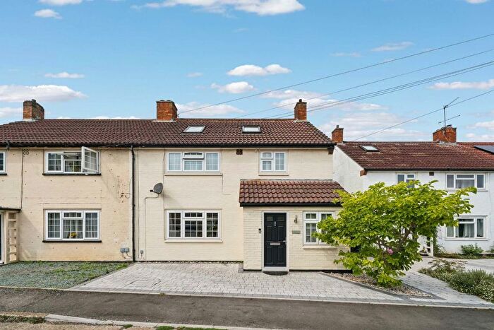 4 Bedroom Semi-Detached House For Sale In Priory Close, Sunbury-On-Thames, TW16