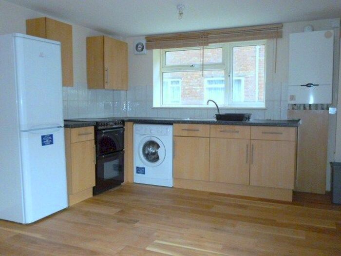 1 Bedroom Flat To Rent In Tollington Park, Finsbury Park, N4