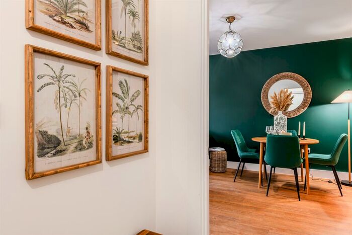 1 Bedroom Apartment For Sale In Park Rise, Sunrise Avenue, Hornchurch, RM12