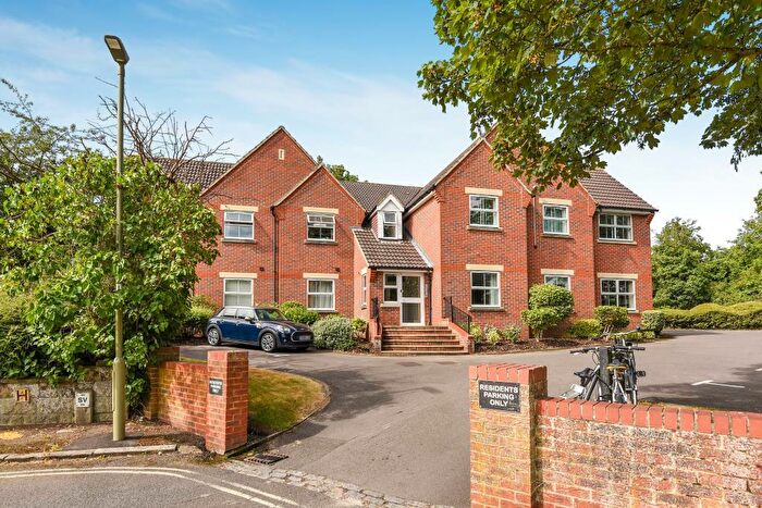 2 Bedroom Apartment To Rent In North Way, Headington, OX3