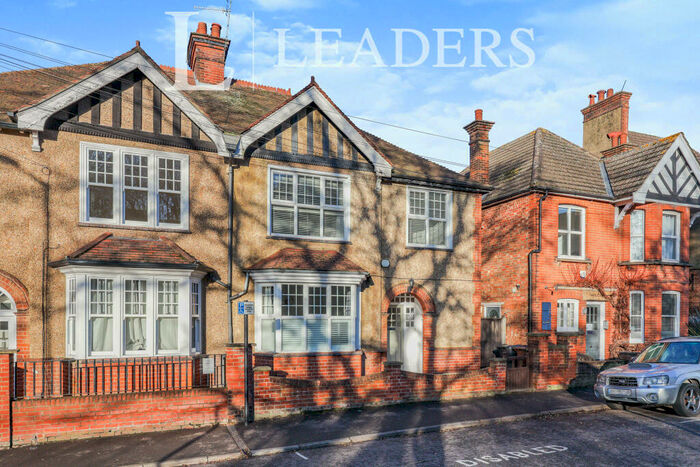 4 Bedroom Semi-Detached House To Rent In Russell Avenue, AL3