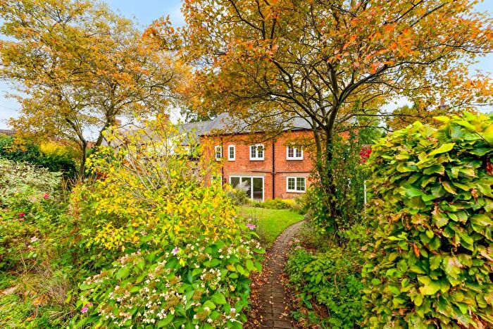 4 Bedroom End Of Terrace House For Sale In Grafton Road, Geddington, NN14