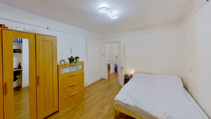 3 Bedroom Semi-Detached House To Rent In Guildford Park Road, Guildford, Surrey, GU2