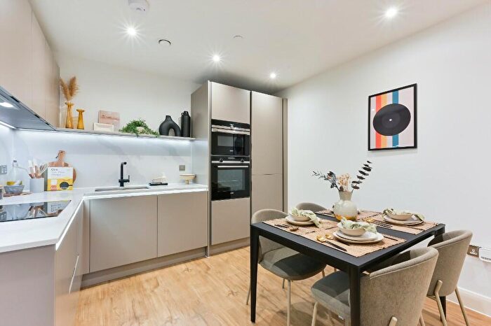 3 Bedroom Flat To Rent In Ogilby Street, London, SE18