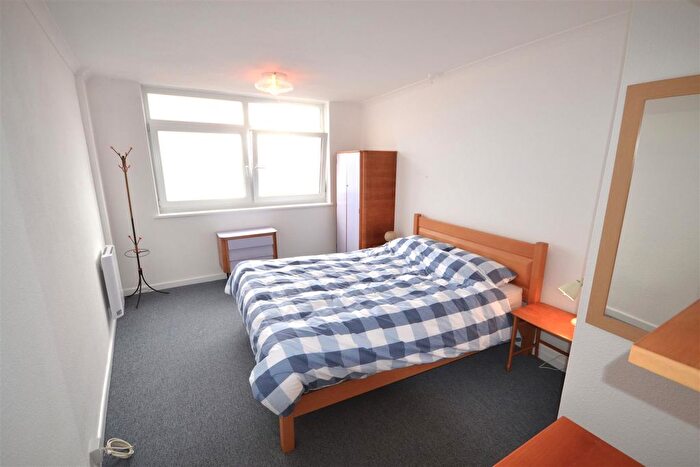 3 Bedroom Flat To Rent In Royal Parade, Eastbourne, BN22