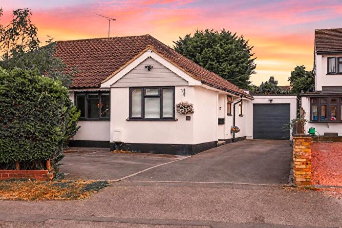 3 Bedroom Semi-Detached Bungalow For Sale In Folly Lane, Hockley, SS5