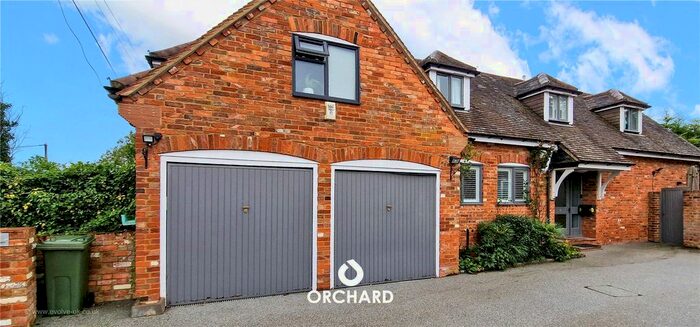 3 Bedroom Link Detached House To Rent In The Cottages, The Drive, Ickenham, UB10