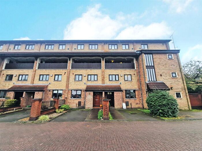 Studio To Rent In Bristol Road South, Rednal, Birmingham, B45