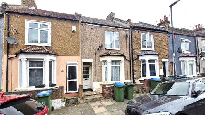 2 Bedroom Terraced House To Rent In Majendie Road, Thamesmead, London, SE18