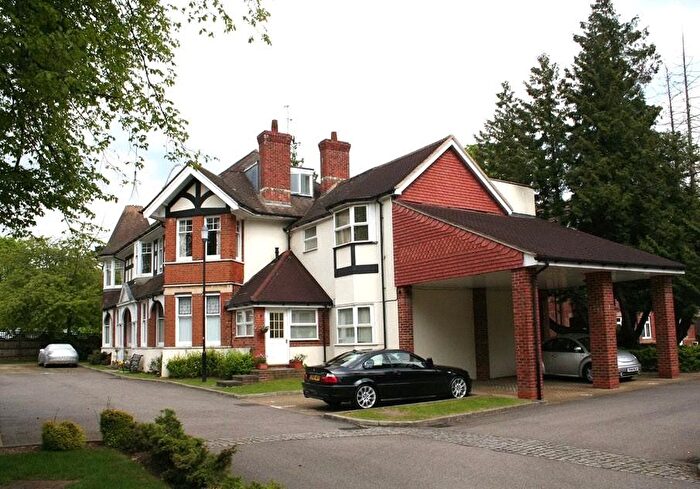 2 Bedroom Flat To Rent In The Moorings, Aldenham Road, Bushey, Herts, WD23