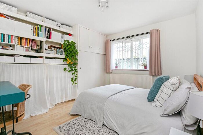 1 Bedroom Apartment For Sale In Escuan Lodge, Aberdeen Park, Highbury, London, N5