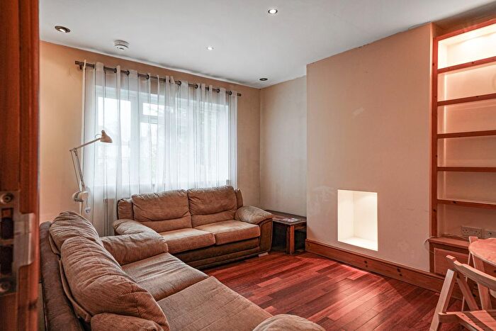 2 Bedroom Flat To Rent In Lanacre Avenue, London, NW9