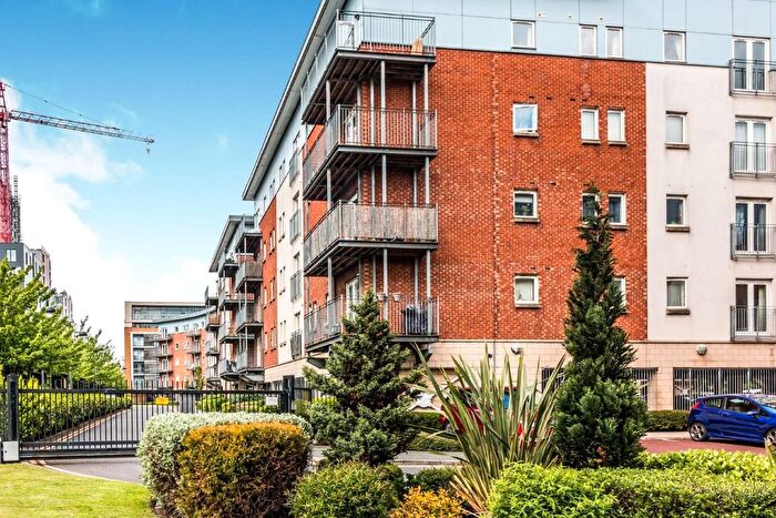 2 Bedroom Flat For Sale In Elmira Way, Salford, Lancashire, M5
