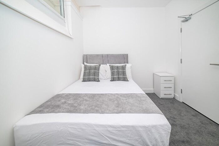 2 Bedroom Flat To Rent In Hartley Road, Nottingham, Nottinghamshire, NG7