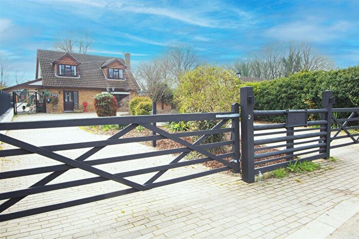 3 Bedroom Detached House For Sale In Southlands Road, Crays Hill, Billericay, CM11