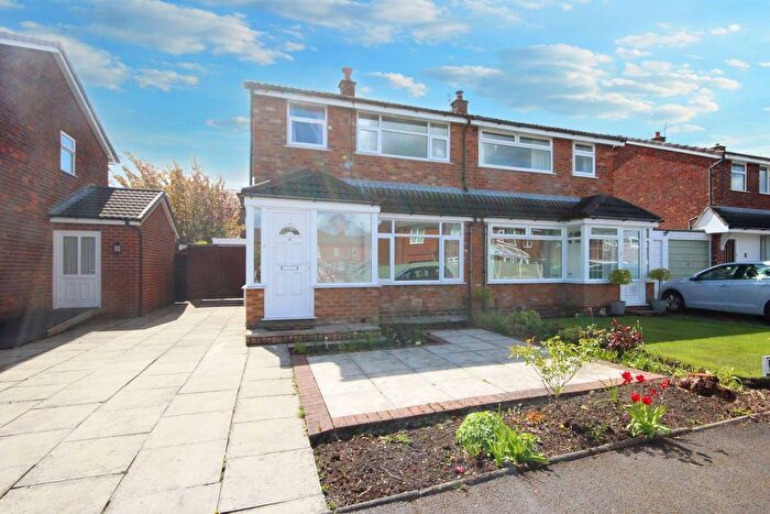 3 Bedroom Semi-Detached House To Rent In Evesham Close, Stockton Heath, WA4