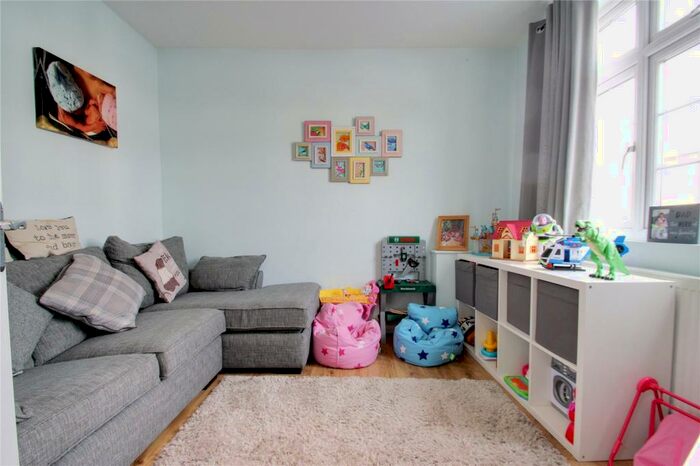 2 Bedroom End Of Terrace House To Rent In Chertsey, Surrey, KT16