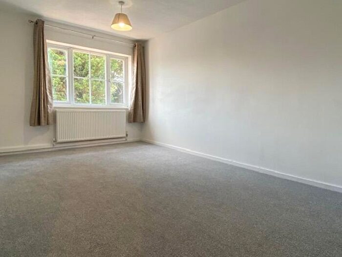 2 Bedroom Maisonette To Rent In Dunbar Drive, Woodley, Reading, Berkshire, RG5