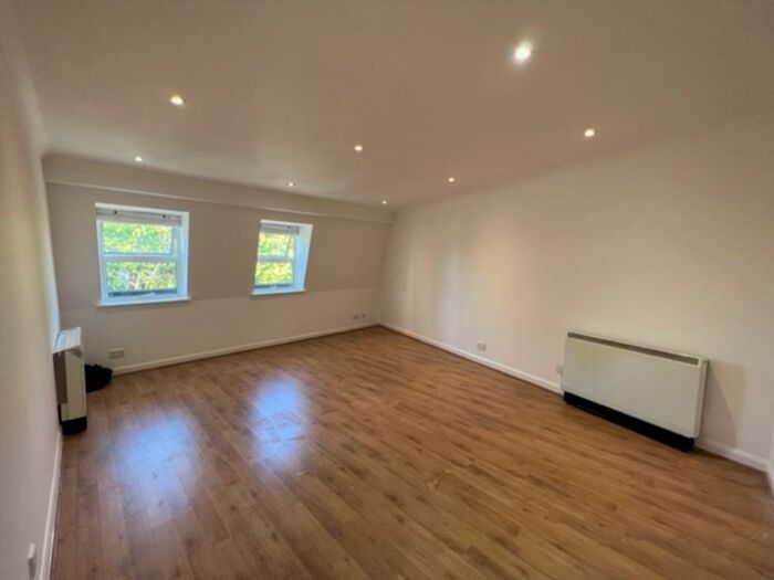 2 Bedroom Apartment To Rent In York Mews, London, NW5