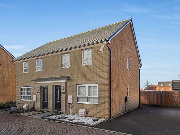 3 Bedroom Semi Detached House For Sale In Sheppard Grove, Eagle Farm South, Milton Keynes, MK17