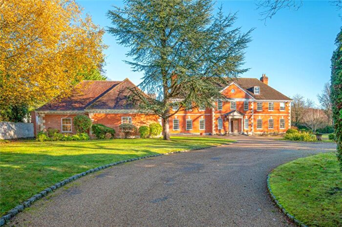 5 Bedroom Detached House For Sale In Hatton Hill, Windlesham, Surrey, GU20