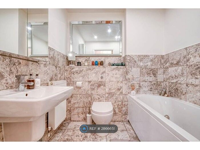 2 Bedroom Flat To Rent In Zodiac Court, Croydon, CR0