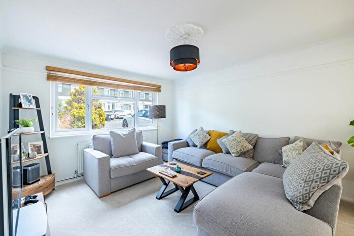 3 Bedroom End Of Terrace House To Rent In Silkham Road, Oxted, RH8