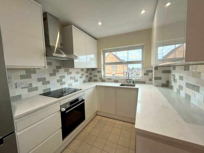 2 Bedroom Apartment To Rent In Kensington Court, RM1