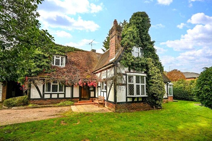 3 Bedroom Detached House For Sale In Pyrford Road, Woking, Surrey, GU22
