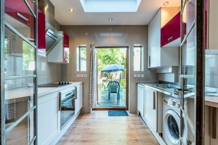 1 Bedroom Flat To Rent In The Mews, Norbury Crescent, London, SW16