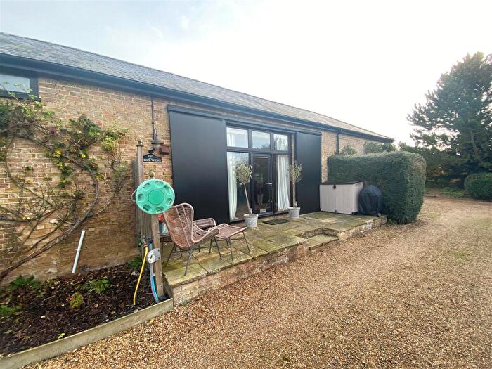 3 Bedroom Barn Conversion To Rent In Dagnall Berkhamsted, HP4
