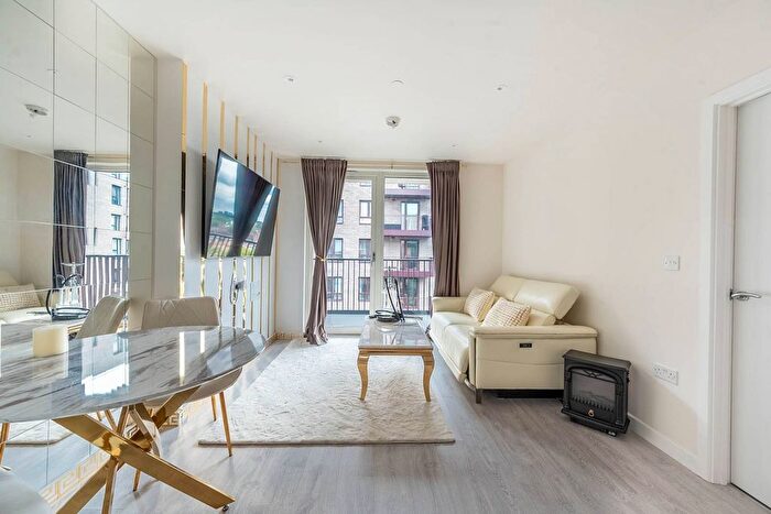 1 Bedroom Flat For Sale In Henry Strong Road, Harrow, HA1