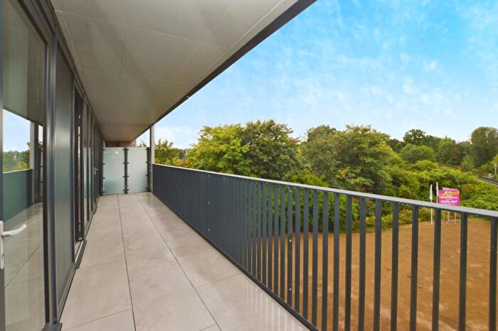 2 Bedroom Flat To Rent In Batik Road Lower Sydenham, SE26