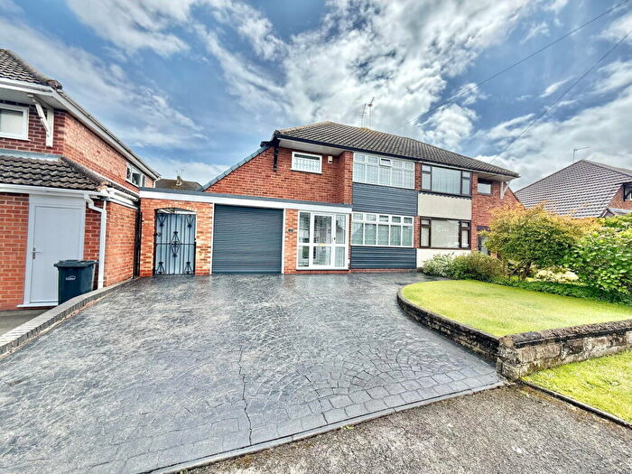 3 Bedroom Semi Detached House For Sale In Coppice Close, Brownswall, DY3