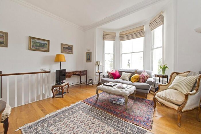 2 Bedroom Maisonette To Rent In Portland Road, London, W11